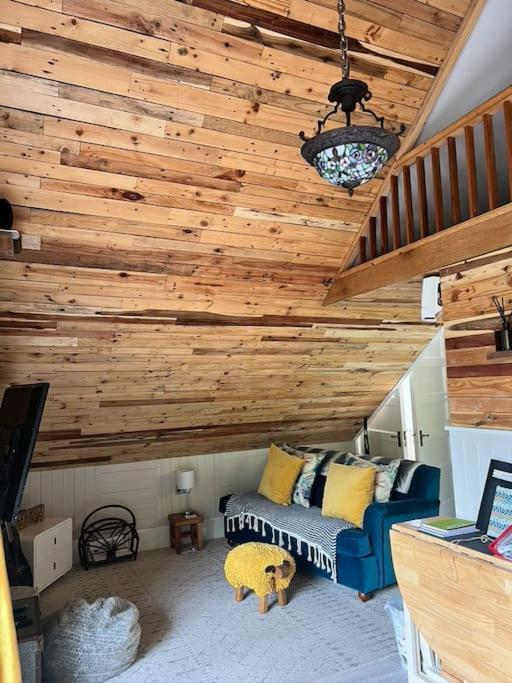 The Shed . A Cosy, Peaceful, 96% Recycled, Chalet. สวอนซี ภายนอก รูปภาพ